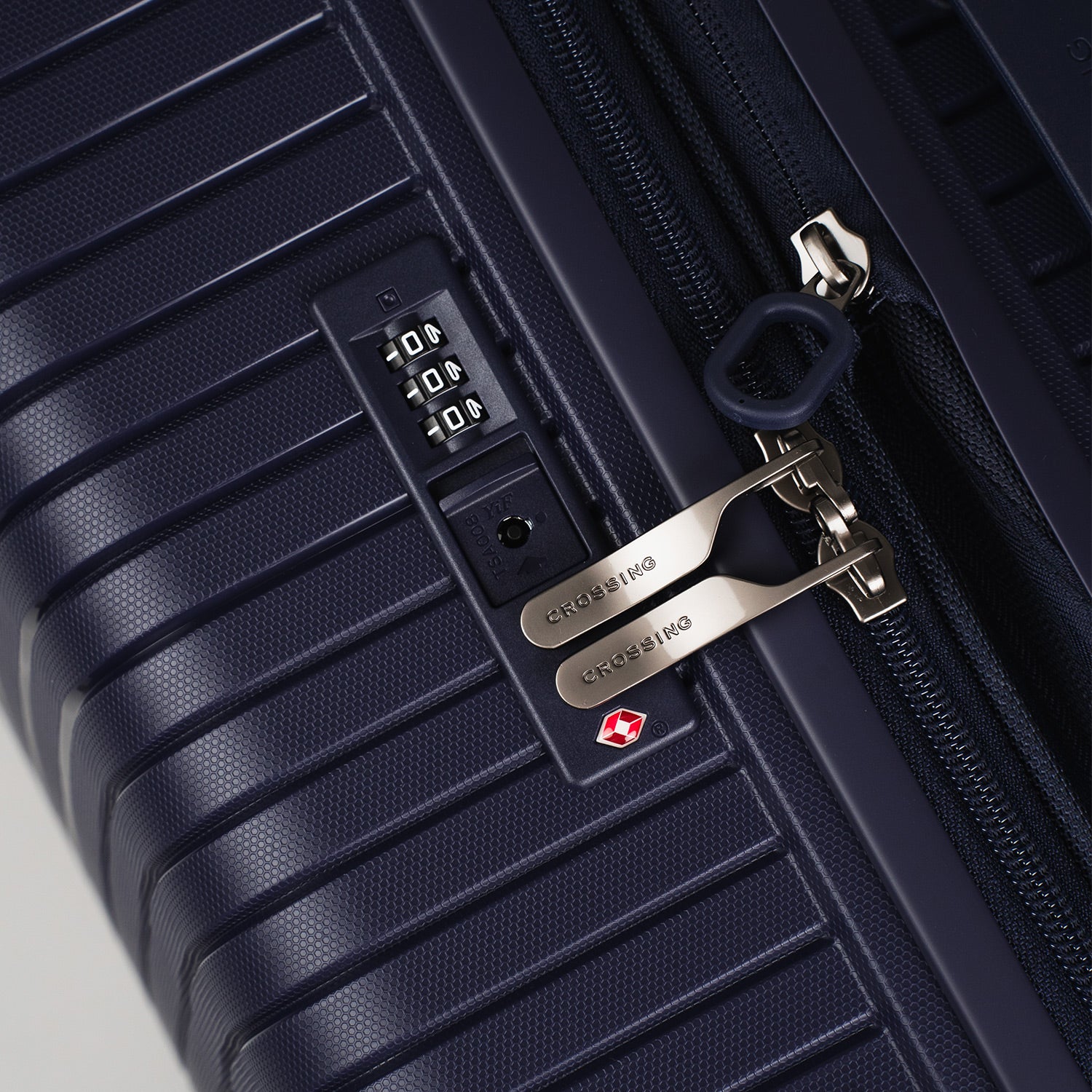 Crossing GLID Polypropylene Medium 25" Luggage