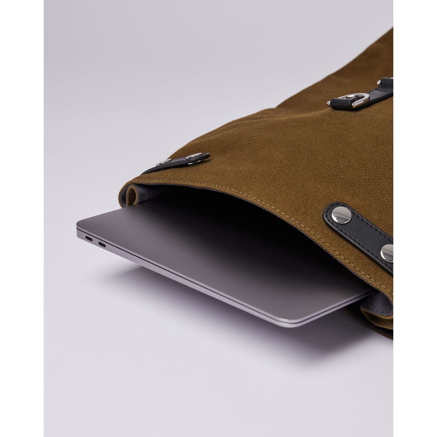 Sandqvist Alva Metal Hook Backpack
