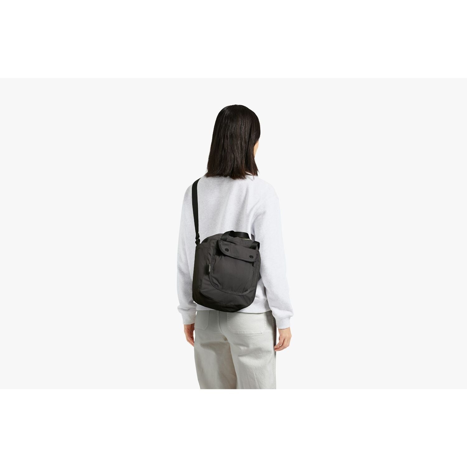 bellroy-cinch-bucket-bag-oat-12