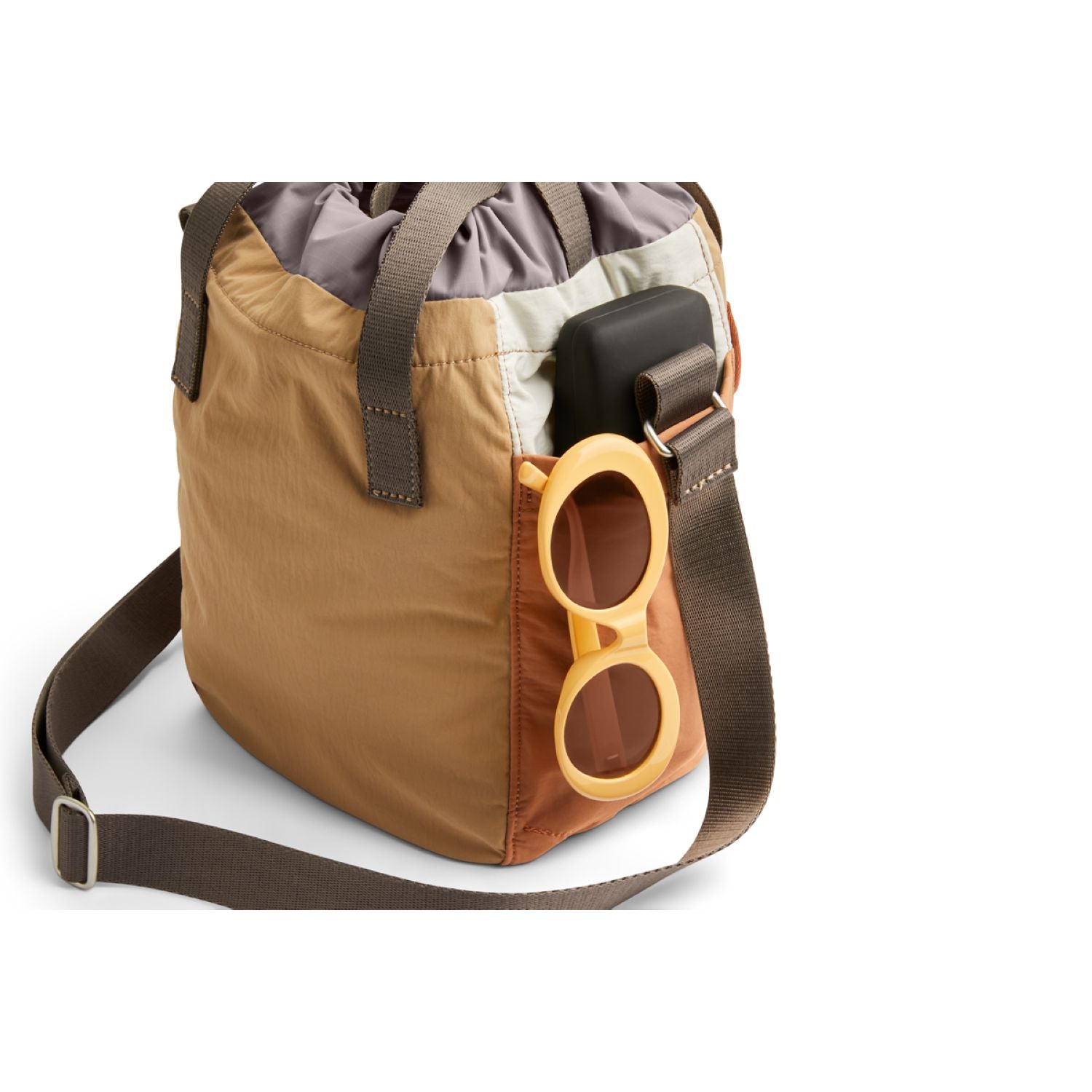 bellroy-cinch-bucket-bag-sand-dune-8