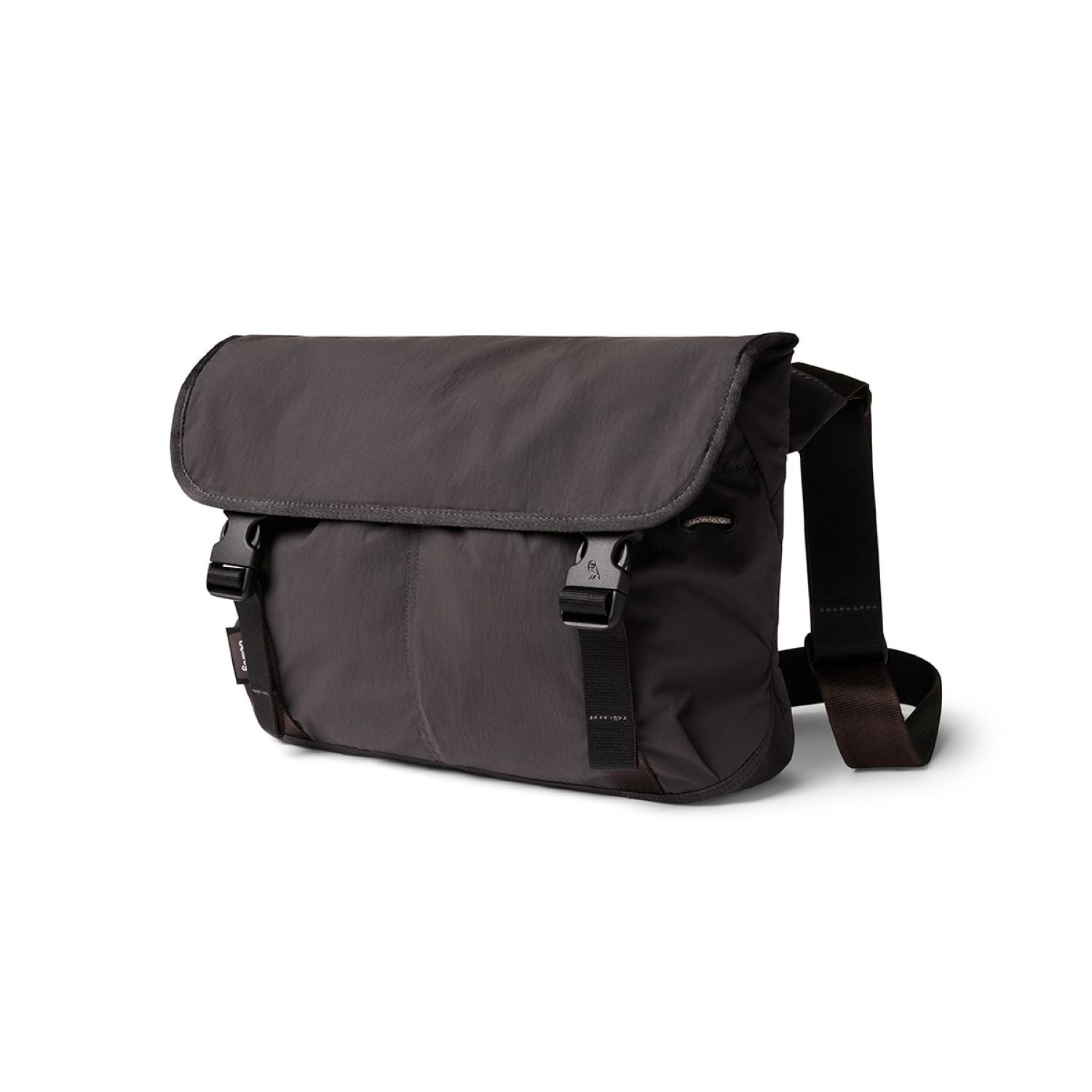 bellroy-cinch-messenger-bag-charcoal-1