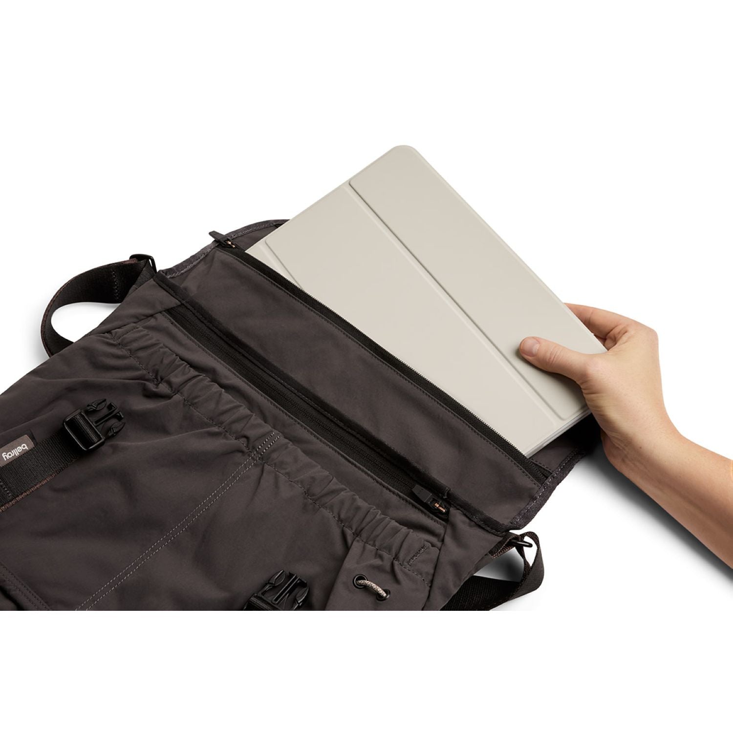 bellroy-cinch-messenger-bag-charcoal-6