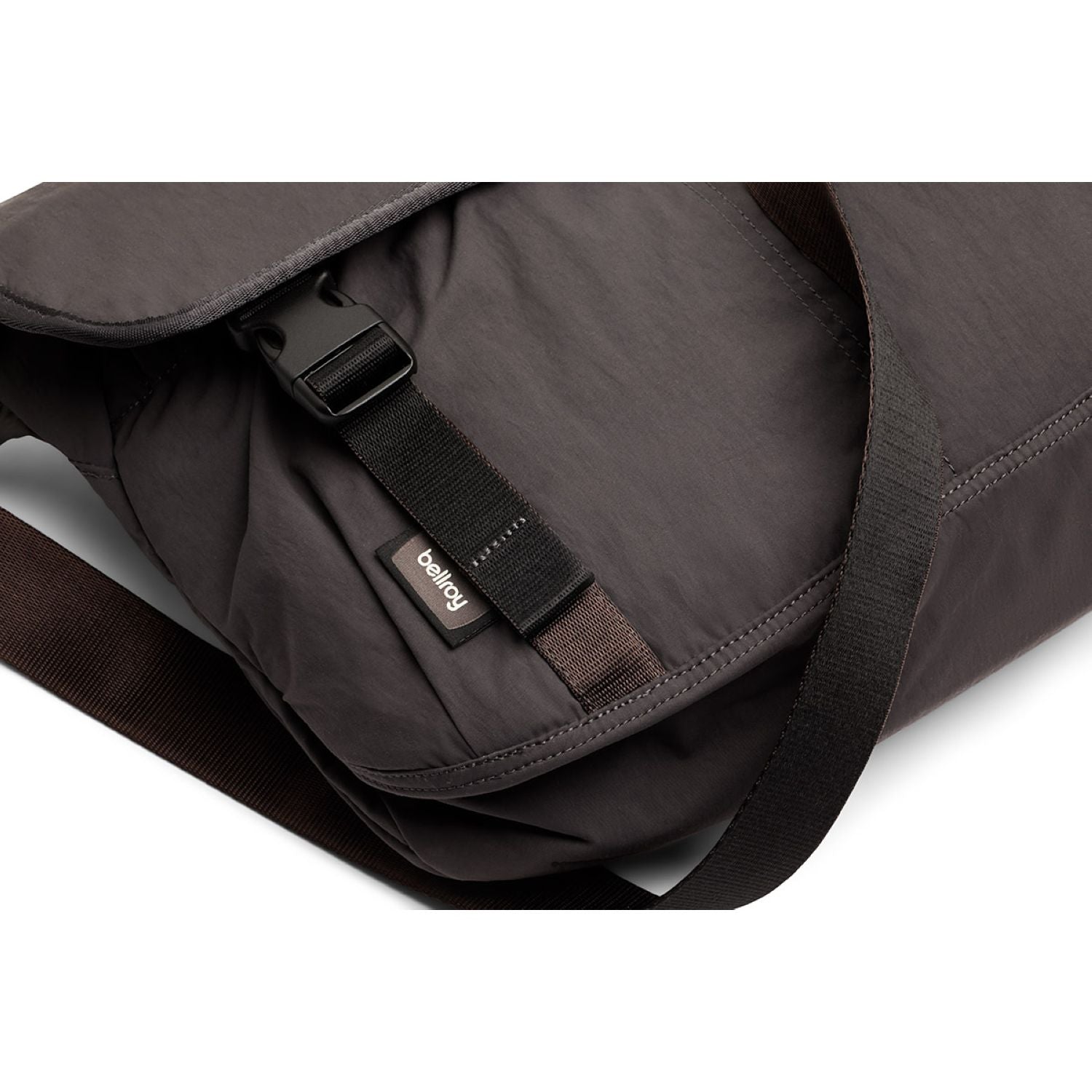 bellroy-cinch-messenger-bag-charcoal-7