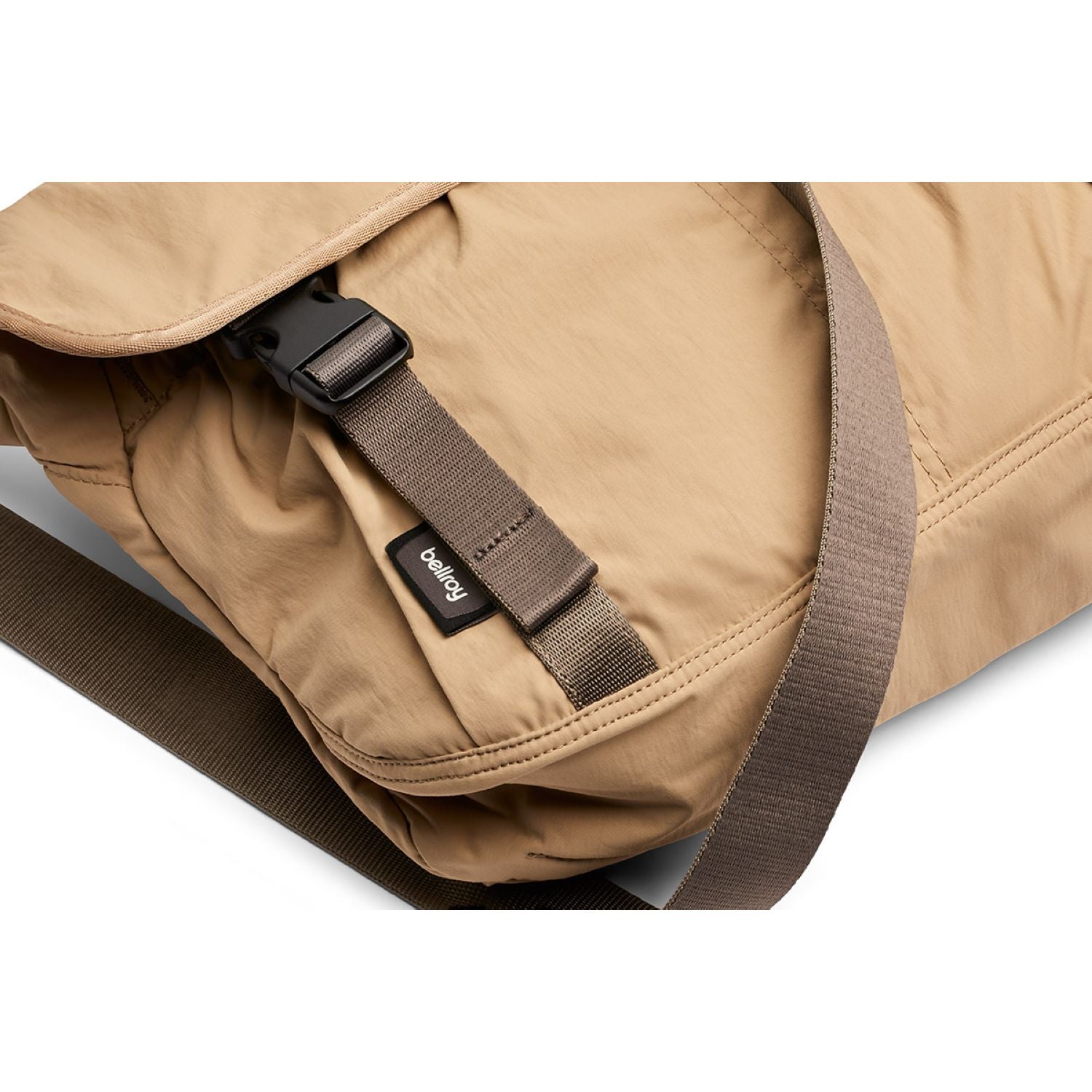 bellroy-cinch-messenger-bag-sand-dune-7