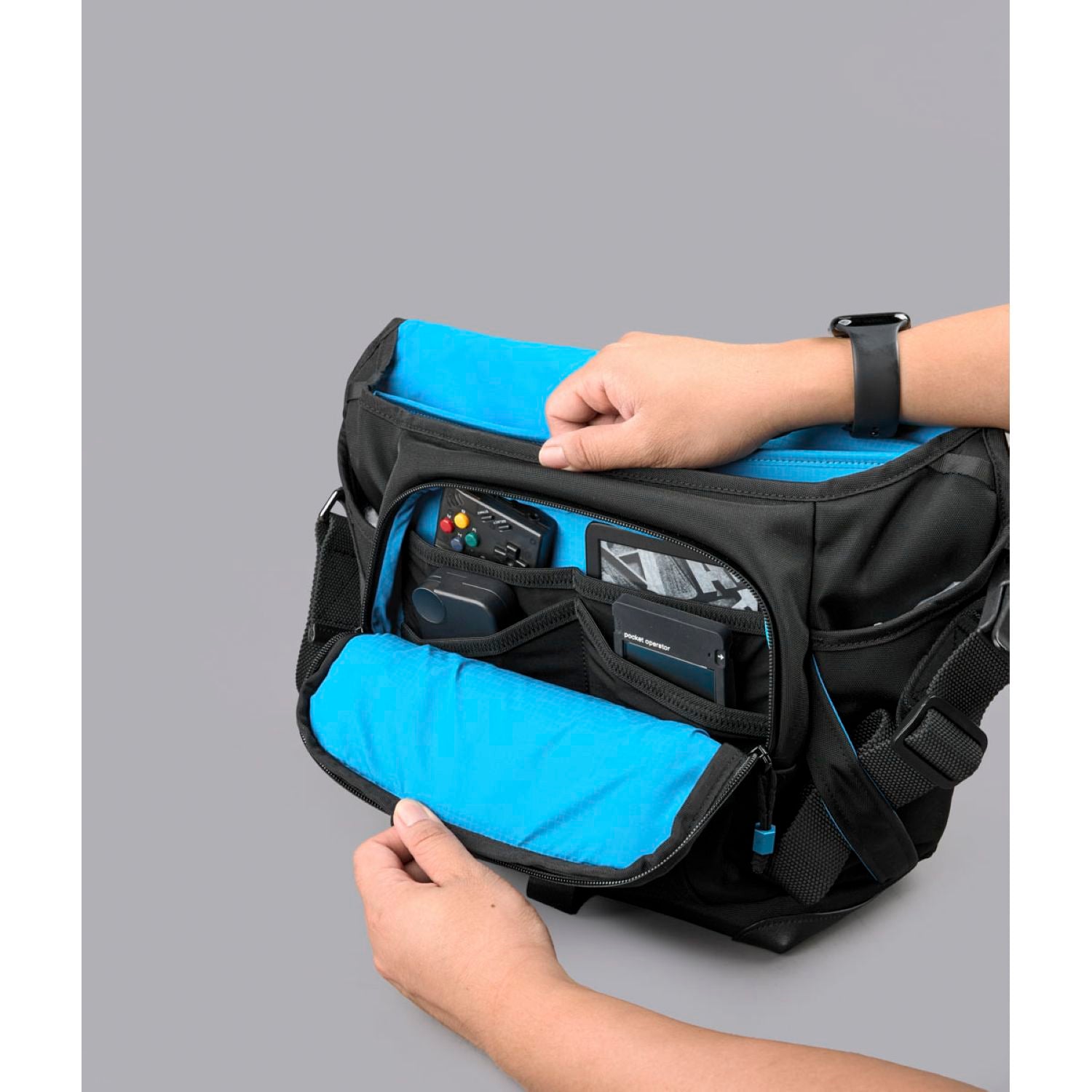 [PRE-ORDER] ALPAKA 7Ven Messenger Decade Edition 14" Ballastic Nylon 840D Bag