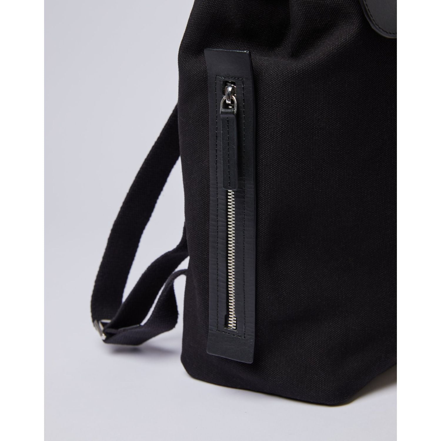 Sandqvist Alva Metal Hook Backpack