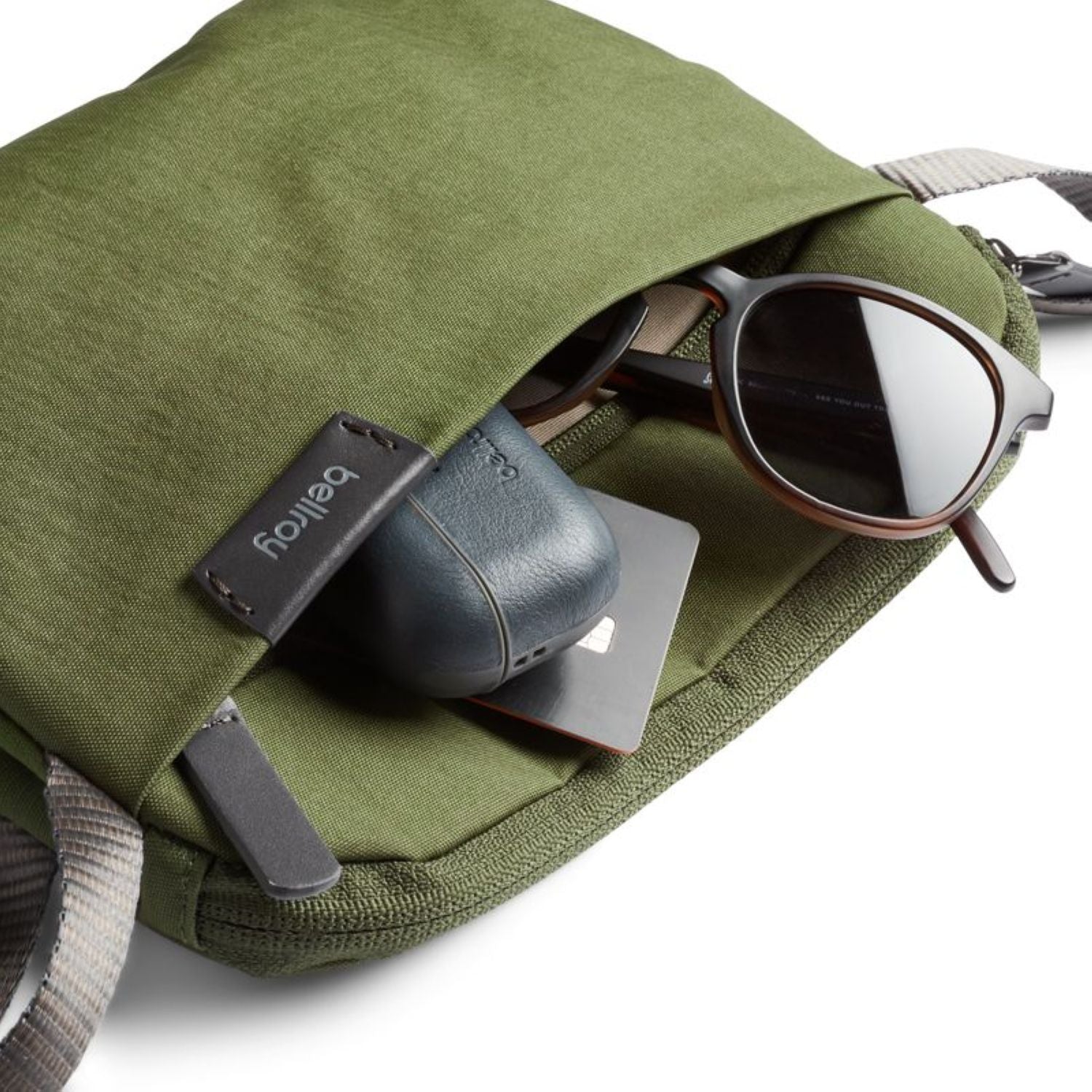 bellroy-city-pouch-plus-ranger-green-5